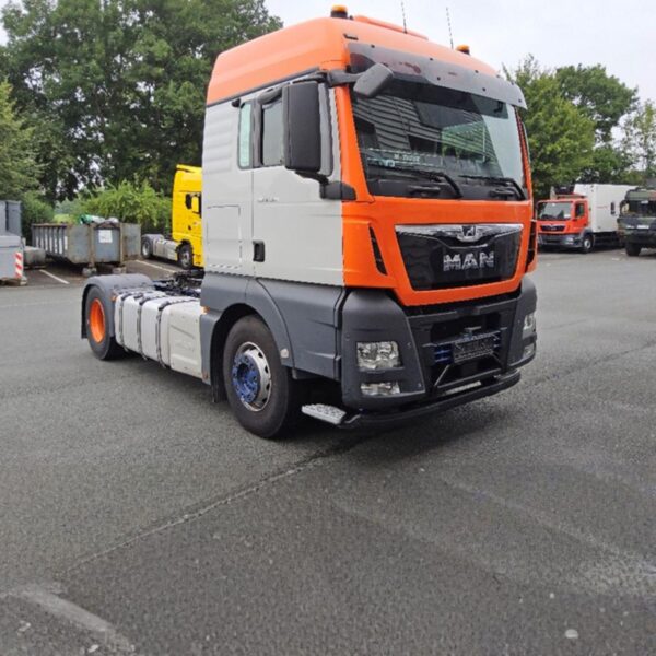 شاحنة MAN TGX 18 470 كبينة XLX لون رمادي موديل 2021 – شاحنة مستعملة للبيع في السعودية