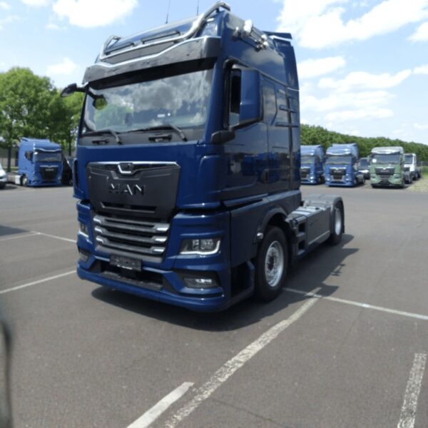 شاحنة MAN TGX 18 470 كبينة GX لون أزرق موديل 2021 – شاحنة مستعملة للبيع في السعودية