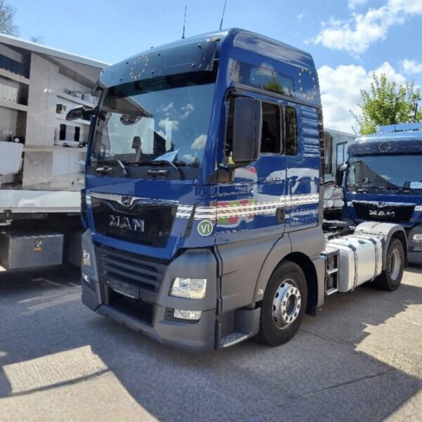 MAN TGX 18 470 XXL cab blue used truck for sale in Saudi Arabia