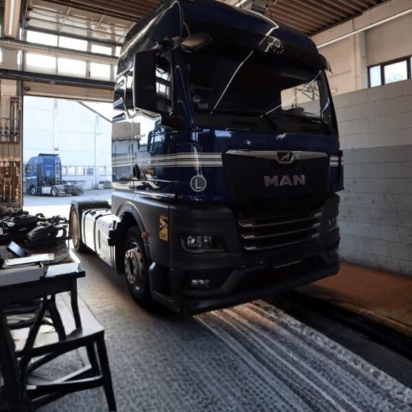 MAN TGX 18 470 GX cab blue used truck for sale in Saudi Arabia