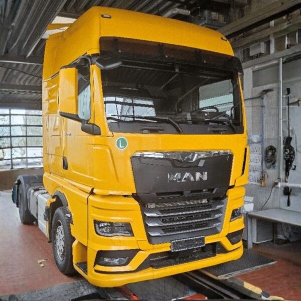 MAN TGX 18 470 GX cab yellow used truck for sale in Saudi Arabia