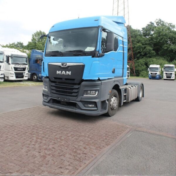 MAN TGX 18 470 GM cab blue used truck for sale in Saudi Arabia