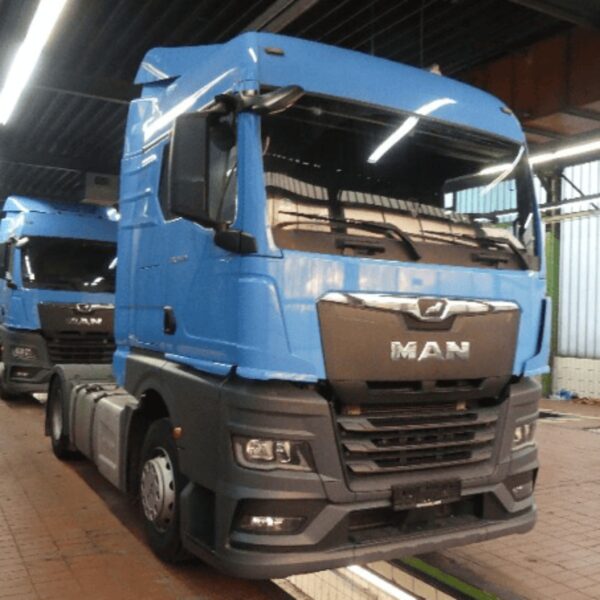 MAN TGX 18 470 GM cab blue used truck for sale in Saudi Arabia