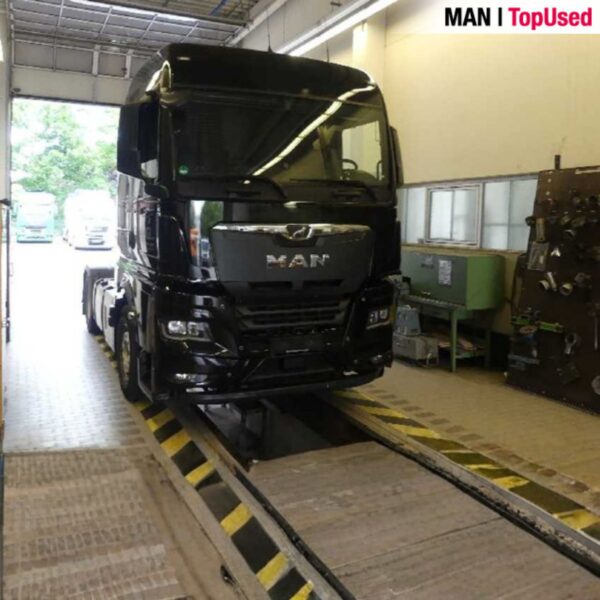 MAN TGX 18 510 GX cab black used truck for sale in Saudi Arabia