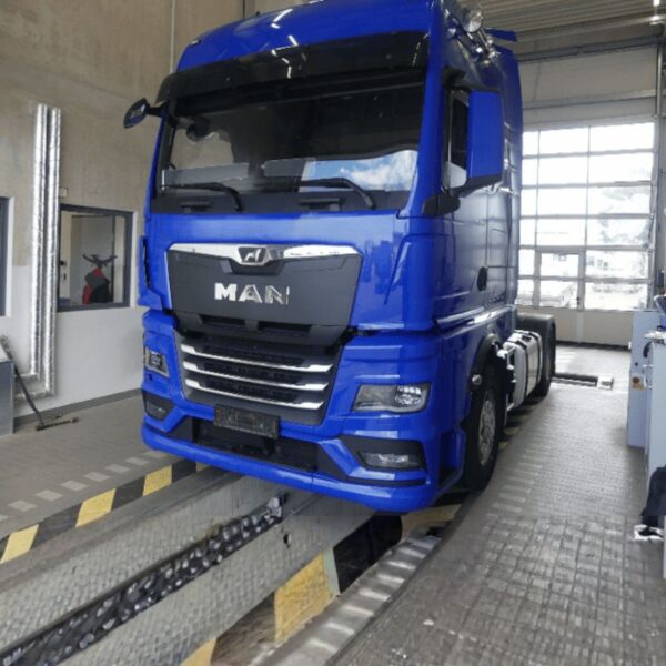 شاحنة MAN TGX 18 510 GX مستعملة للبيع في السعودية لون أزرق