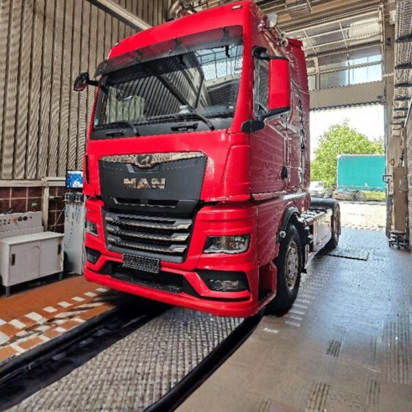 MAN TGX 18 510 GX cab red used truck for sale in Saudi Arabia