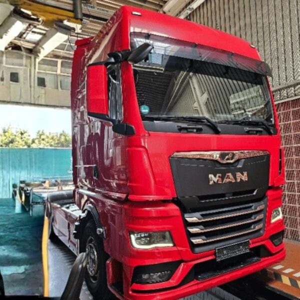 MAN TGX 18 510 GX cab red used truck for sale in Saudi Arabia