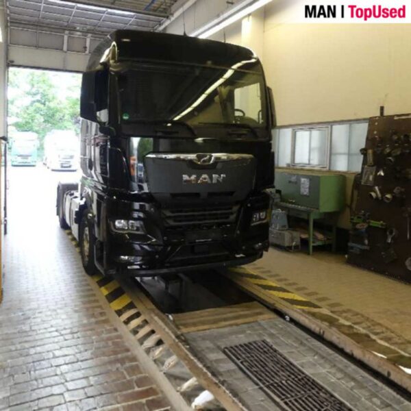 MAN TGX 18 510 GM cab used truck for sale in Saudi Arabia