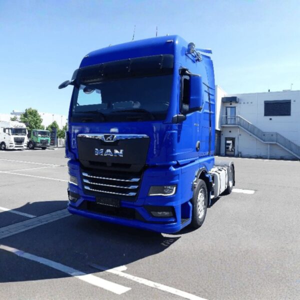 MAN TGX 18 510 GX cab blue used truck for sale in Saudi Arabia