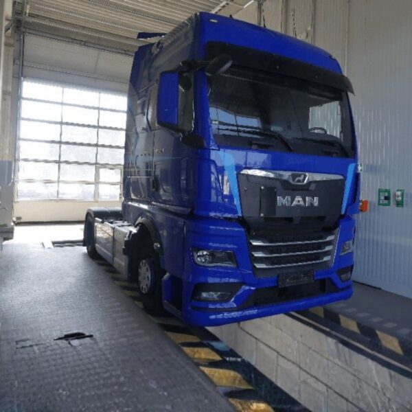 MAN TGX 18 510 GX cab blue used truck for sale in Saudi Arabia