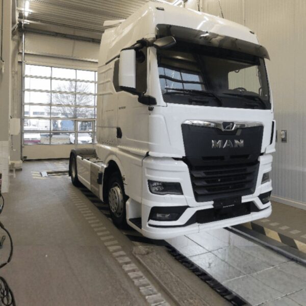 MAN TGX 18 510 GX cab white used truck for sale in Saudi Arabia